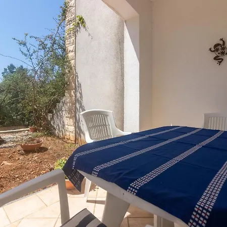 Апартаменти With A Parking Space Ivan Dolac, Hvar - 15784 Іван Долац